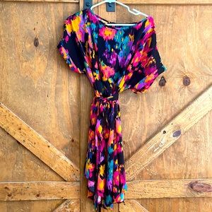 Bump friendly dress with belt